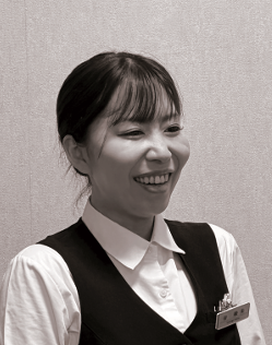 谷 綾美