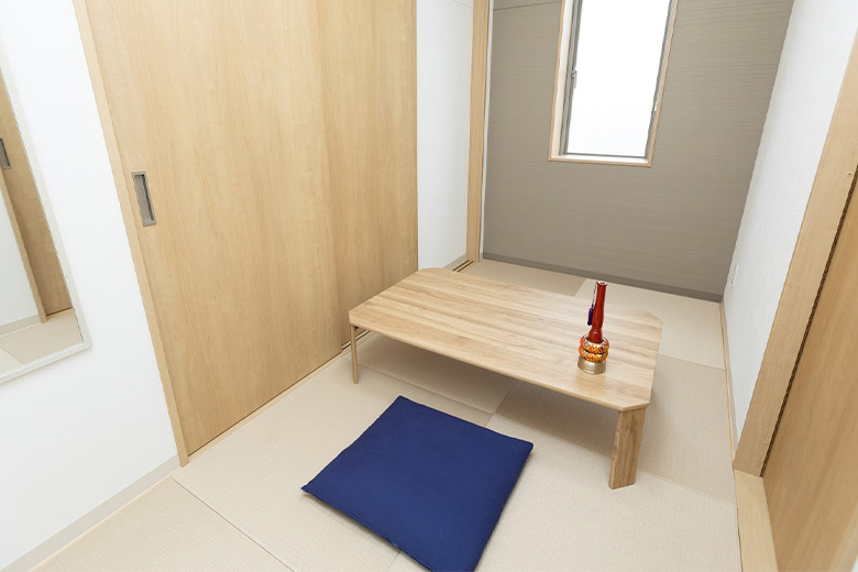 ご導師様・ご住職様に、 落ち着いてお過ごしいただける寺院控室をご用意しています