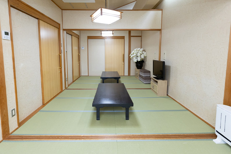 ゆったり広めのご親族様控室