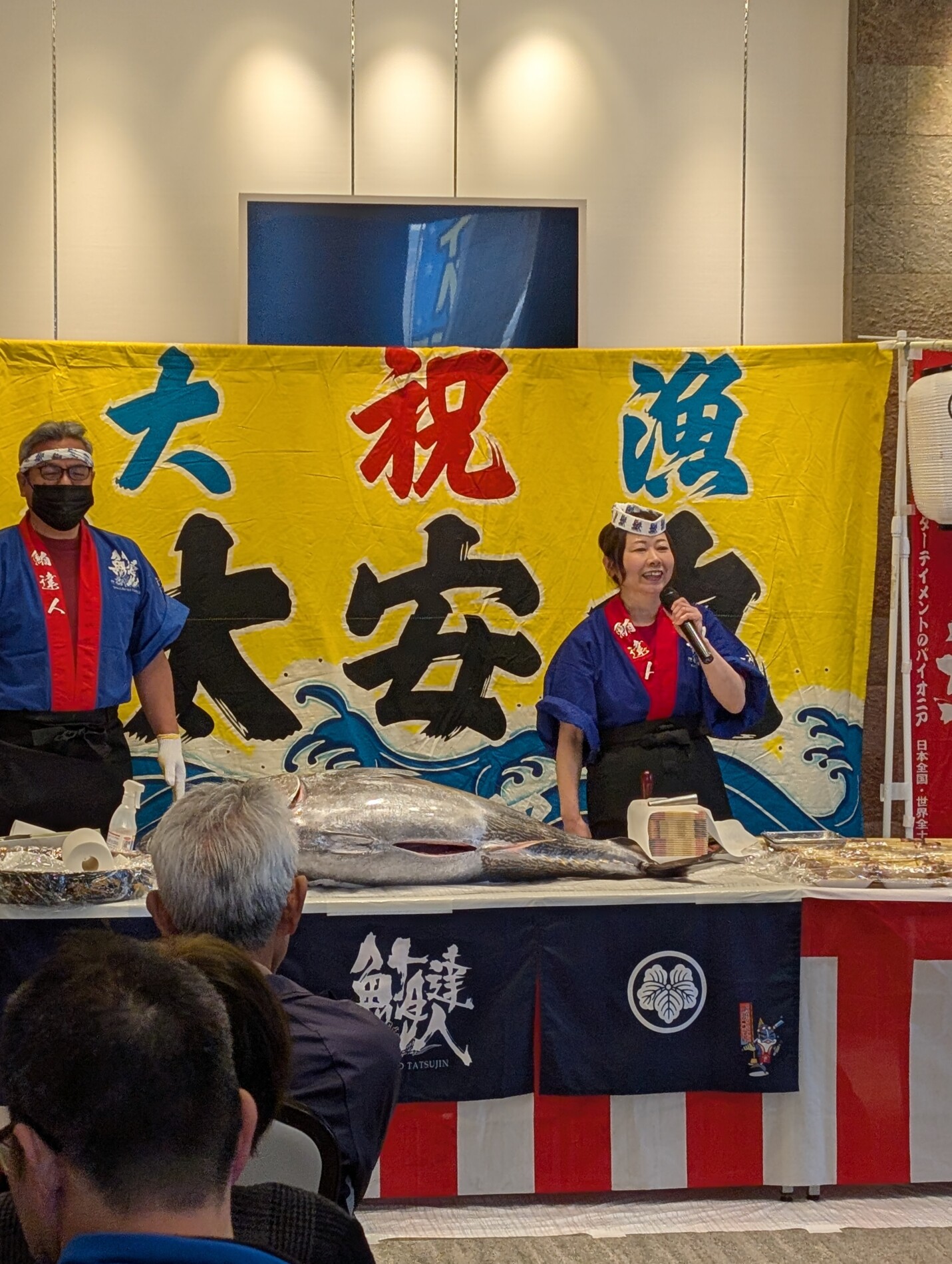 縁 葛城店のマグロ解体ショーに登場した大きなマグロ